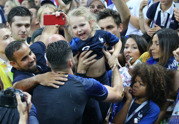 相比之下 相比之下